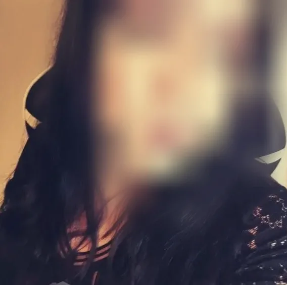 Sari, 28